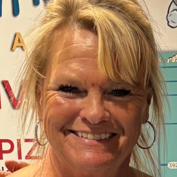 Meet your Posher, Shannon - Picture 2 of 5